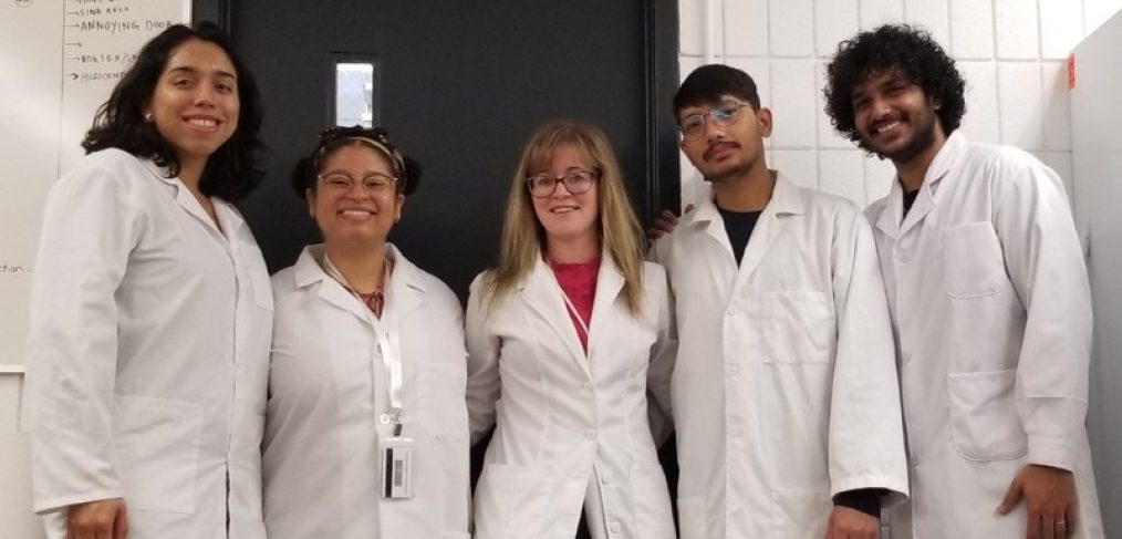 Abigail Urbina ’24 M.S., Anais Gardere ’24 M.S., Dr. Anna Kloc, Sagar Bhatta ’23 M.S., Aravinda Pentela ’24 M.S. in lab coats